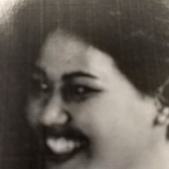 Meet your Posher, Nicole - Picture 1 of 3